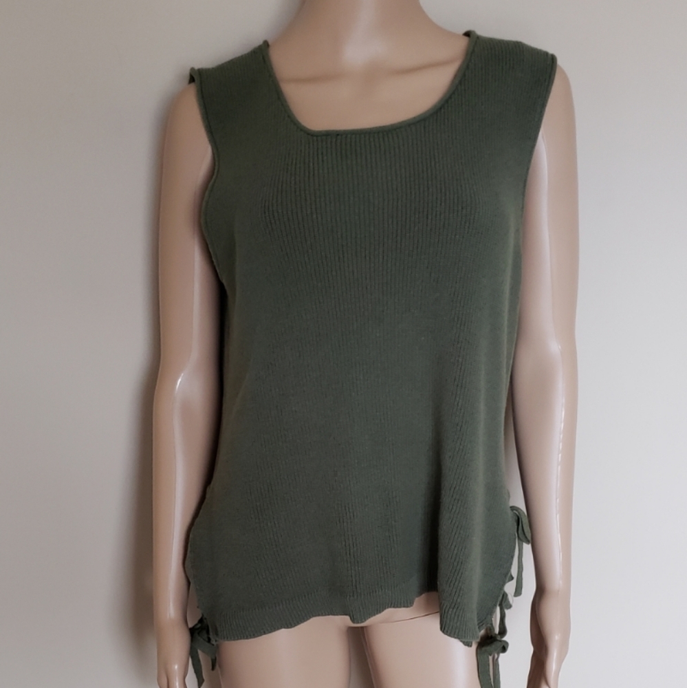 EXCELLENT CONDITION!TIME AND TRU SLEEVELESS KNIT TOP
